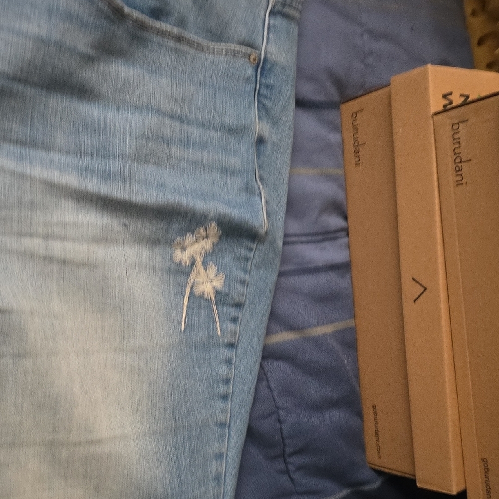 Vintage America Light Blue Jeans with White Embroidery - Picture 5 of 7